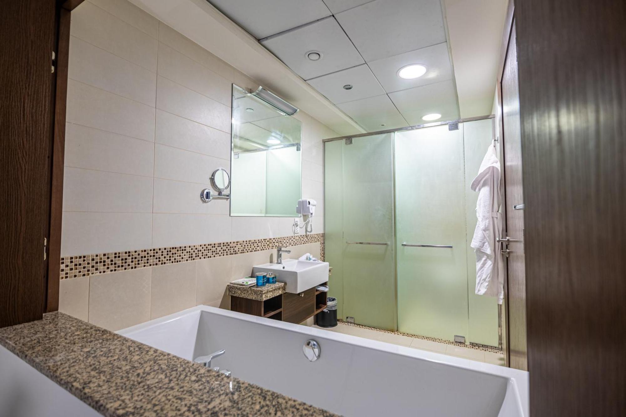 Apartment Self Check In Luxury Rafal Tower فاخرة برج رافال *